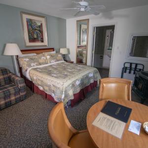 Deluxe Queen Suite