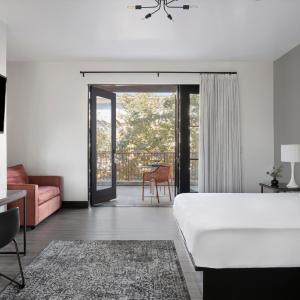 Deluxe King + Spa