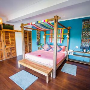 Tai Daeng Suite with river view