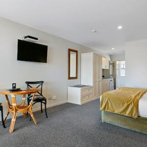 Suite with Lake View