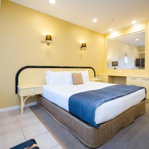 Executive Suite with Spa Bath