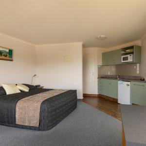 Studio with Spa Bath