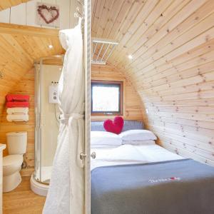Luxury Pod with Private Hot Tub (no pets) - 'Wee Acorn'