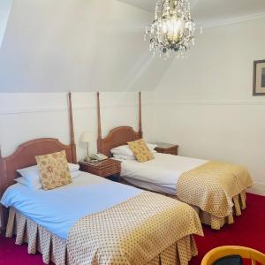 Twin Room with Bath
