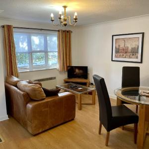 Two-Bedroom Cottage (PET FRIENDLY)