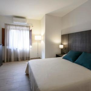 One-Bedroom Apartment with Terrace - In The Masia