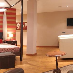 Suite with Spa Bath