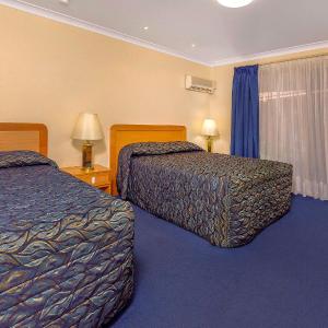 Executive Room with One Queen Bed and One Single Bed - Non-Smoking