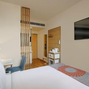 Queen Room - Accessible