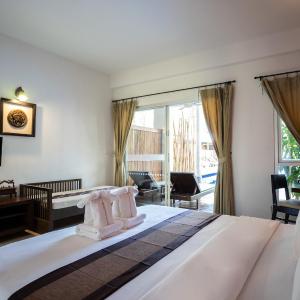 Double or Twin Room with Direct Pool Access 