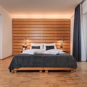 Premium Panorama Room with Lake View