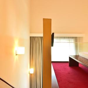Mezzanine Suite