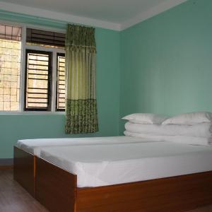 Twin Room with Shared Bathroom
