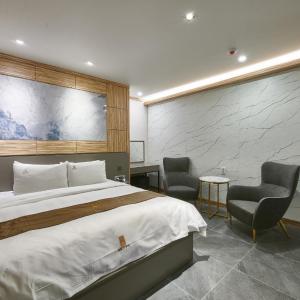 Double Suite - Breakfast for 1 person