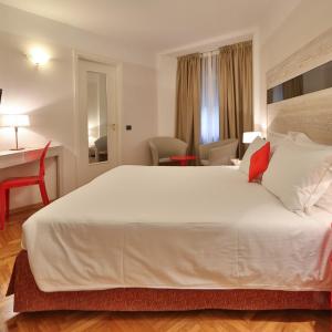 Classic Queen Room