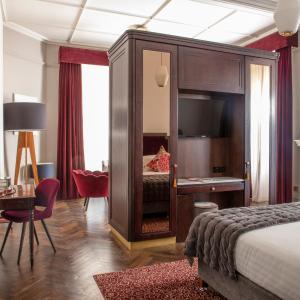 Deluxe King Suite