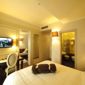 Junior Queen Suite