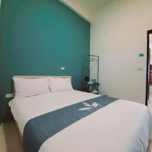Standard Double Room with Shared Bathroom