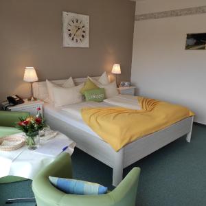 Double Room With Balcony and Partial Lake View