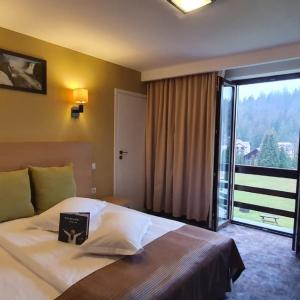 Twin Room 4****