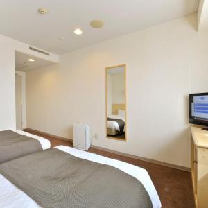 Twin Room with No View - Smoking