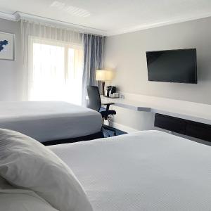 Executive Two Queen Jacuzzi Room with Balcony