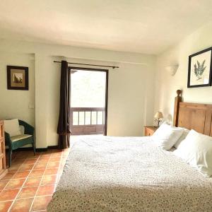 Deluxe Suite Mountain and Pool View