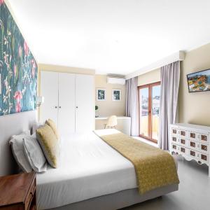 Deluxe Suite with Terrace and Sea View