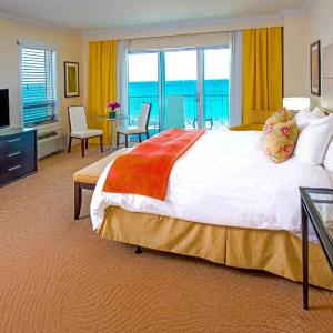 Deluxe King Room with Full Ocean View and Balcony
