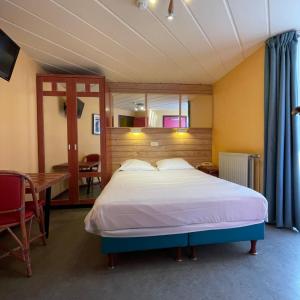 Small Double or Twin Room