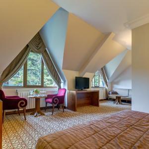 Deluxe Double Room with Mountain Side