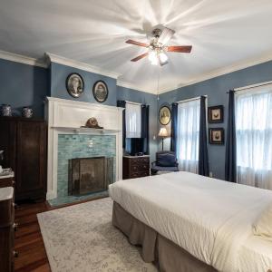 Queen Room - Blue Room