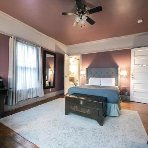 Luxury Queen Room (Lily)