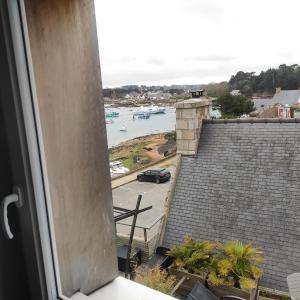 Deluxe Double Room with Side Sea View
