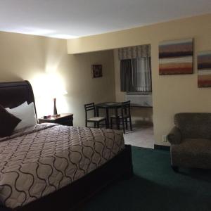 Deluxe King Room - Non-Smoking