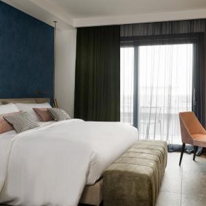 Deluxe Double Room with Side Sea View