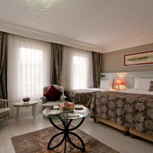 Suite with Balcony and Sea View