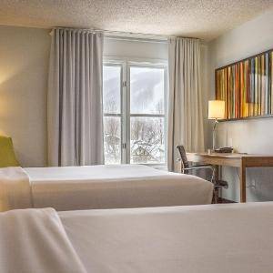Comfort room with 2 Queen beds mountain view