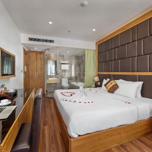 Deluxe Double Room with City View