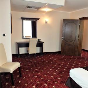 Suite with Mountain View