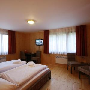 Chalet (4 Adults)