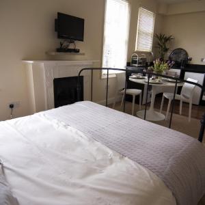 One-Bedroom Apartment (2 Adults)