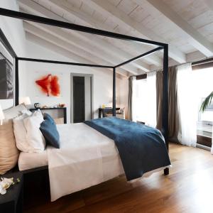 Suite with Lake View