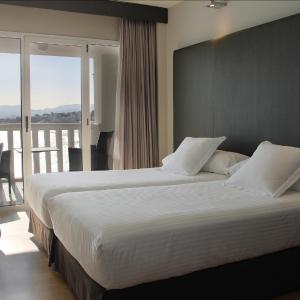 Twin Room with Terrace and Sea view  