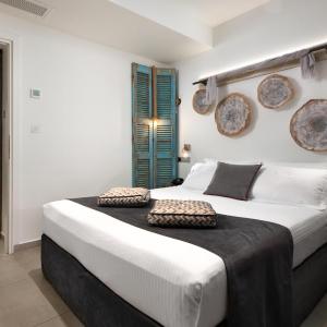 Queen Suite with Private Outdoor Hot Tub - Iviskos