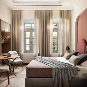 Deluxe King Suite