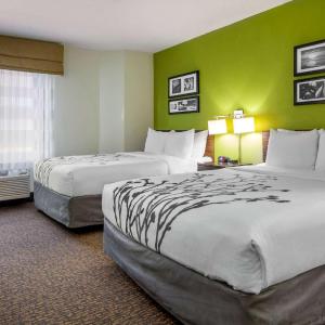 Deluxe Queen Room with Two Queen Beds - Non-Smoking