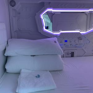 Deluxe Capsule Bed - Single