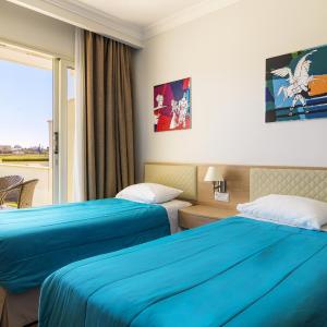 Family Junior Suite with Private Garden, Inland View