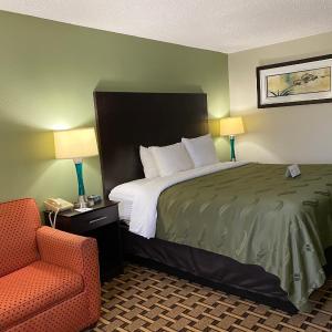 Queen Room - Accessible/Non-Smoking